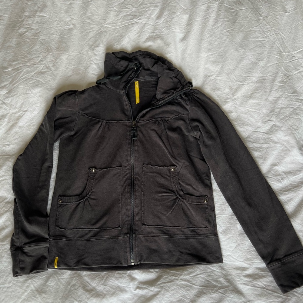 Lolë Zip Up